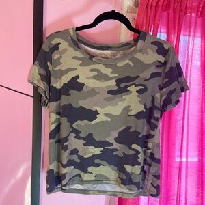 American Eagle Camouflage Crew Neck T Shirt Short Sleeve Women’s Medium